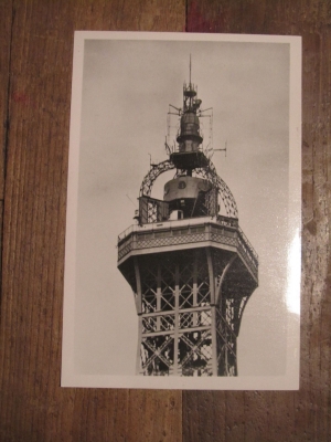 ARTES POSTALES TOUR EIFFEL ANNEES 50  avec timbres non oblitérés. 