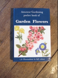 AMATEUR GARDENING POCKET BOOK OF GARDEN FLOWERS / DAKERS 1960